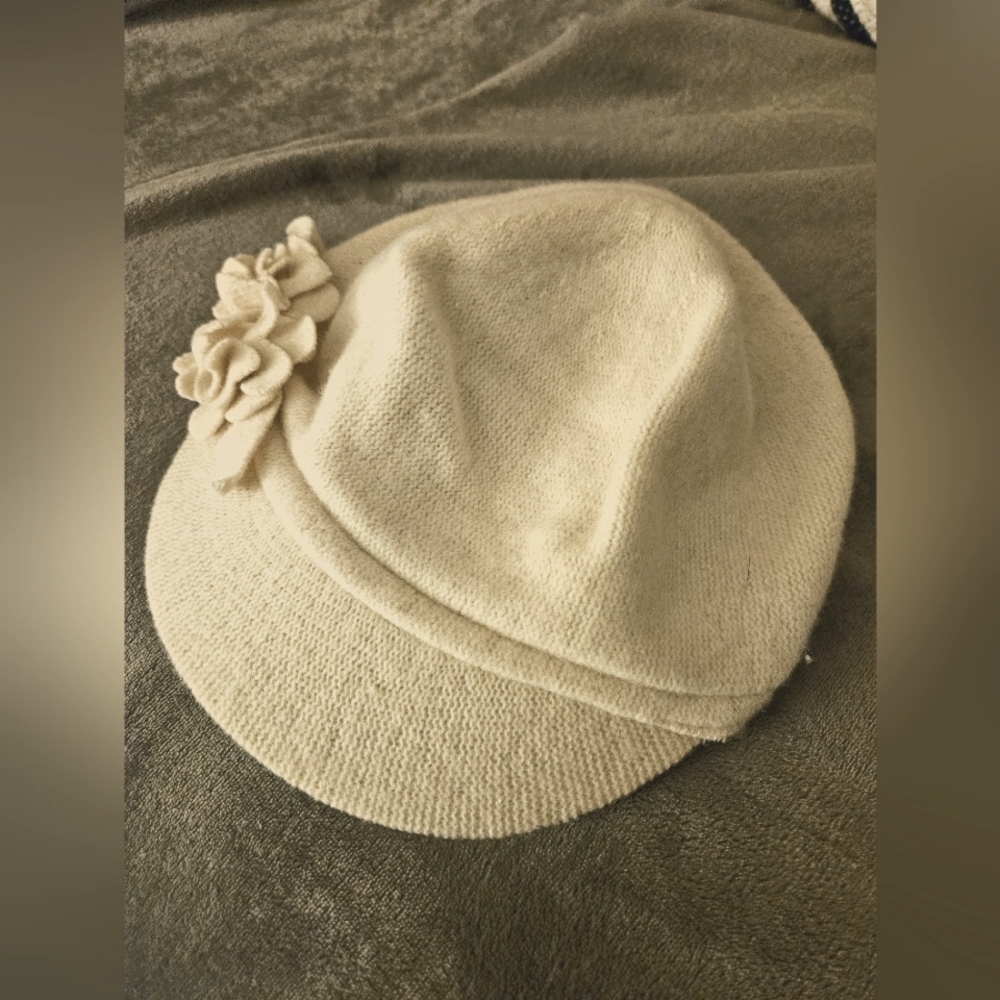 Wool brimmed cap
